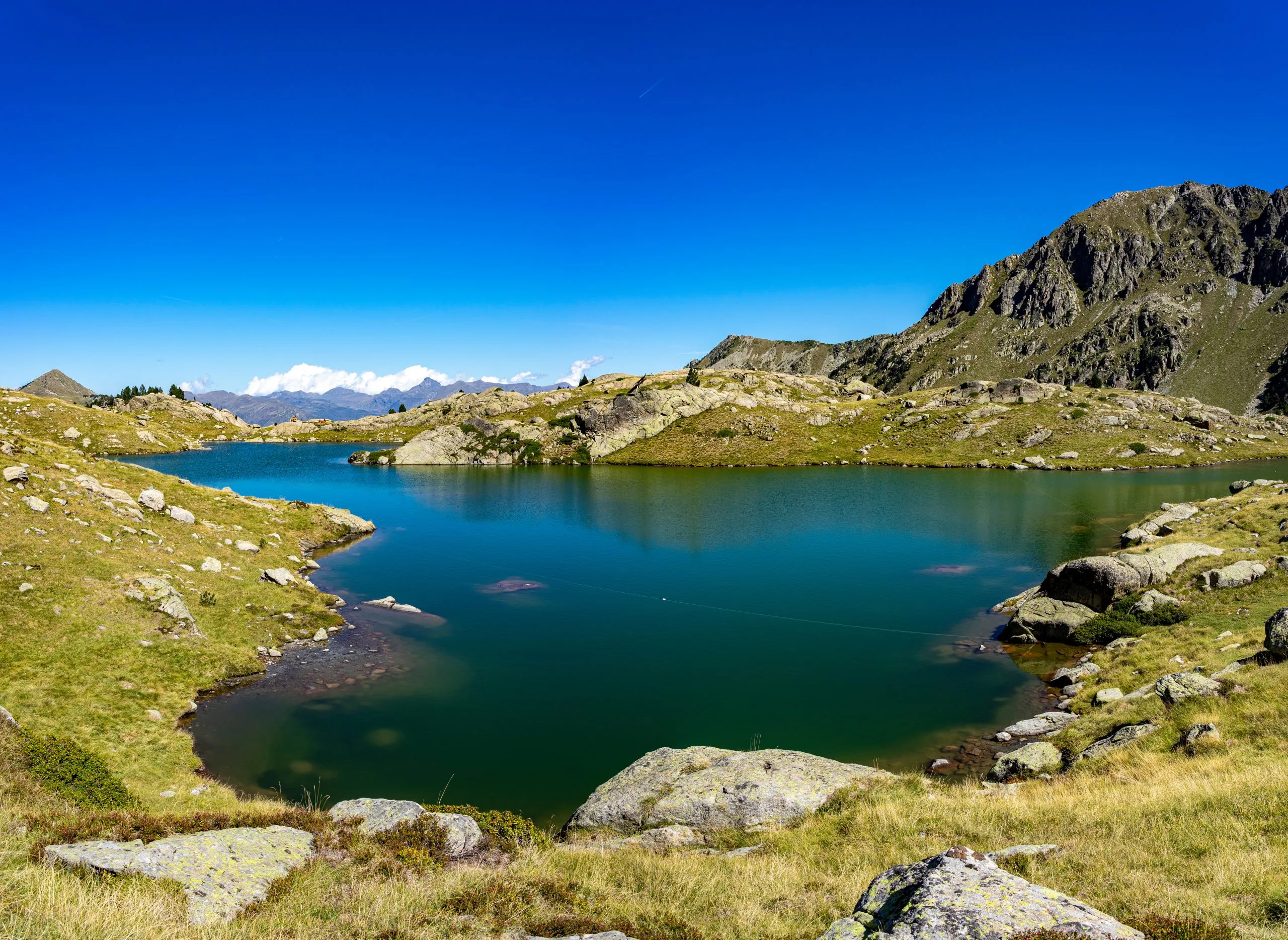 Vacaciones de verano en los Pirineos españoles: Paseo por el mirador de Colomers en el Parque Nacional de Aigues Tortes - Panorama de Weitwinkel