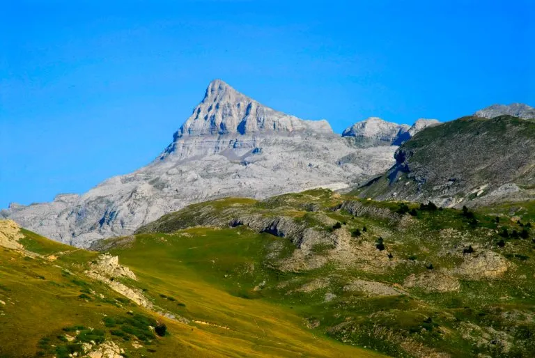 Mount Anie (2.507 m) i de franska Pyrenéerna